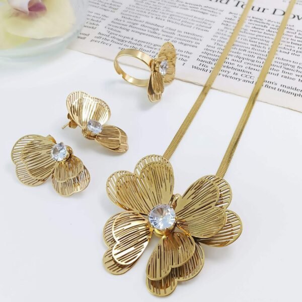 Comprehensive Beauty & Fashion Collection - Image 3