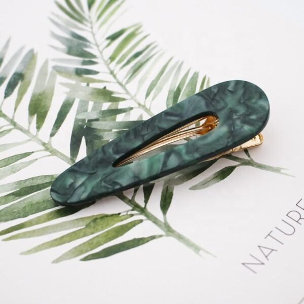 Chic & Trendy Resin Hair Clips - Image 4